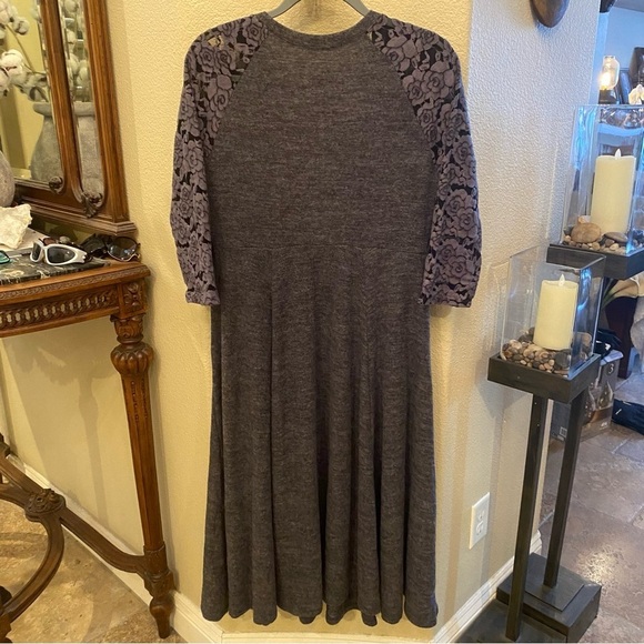 NWT~TORRID Super Soft Plush Gray Floral Sleeves Midi Dress Size 00 (M/L) - Picture 7 of 11